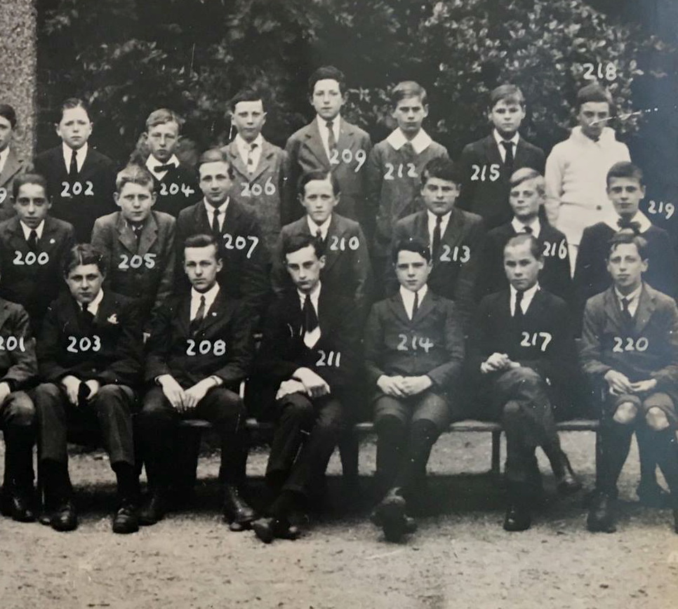 Whole school, 1919 (section 4, right)